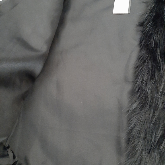Size small faux fur from dynamite - Picture 2 of 3